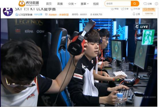 她与球员间 她与球员间