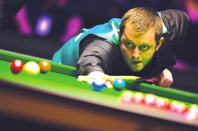 位球迷翘首 位球迷翘首